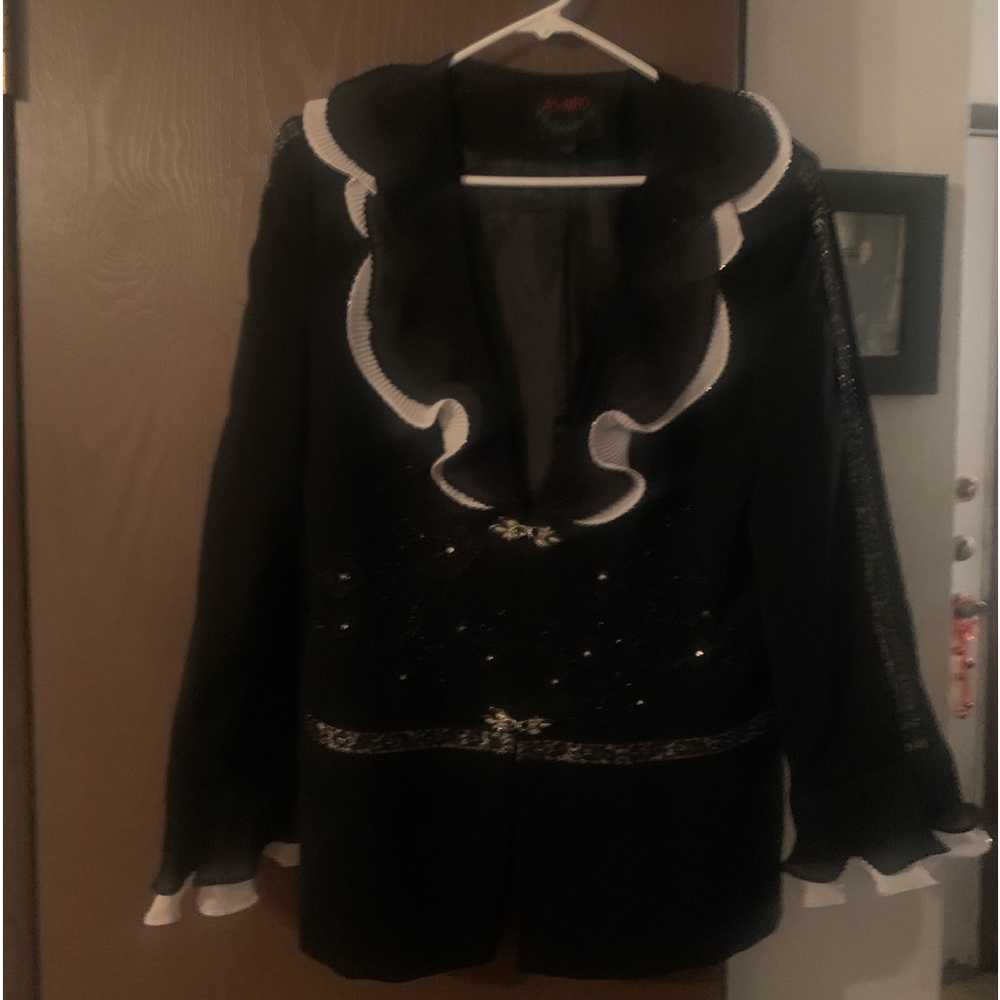 Women’s Size 12 Black and white Suit